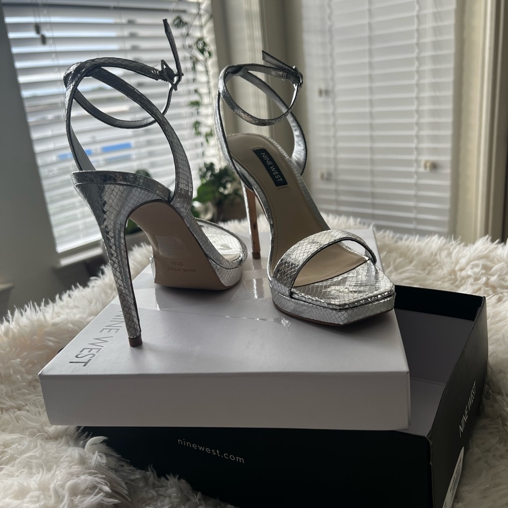 Silver Nine West high heels - Picture 7 of 7